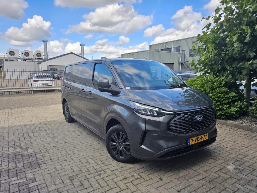 Bedrijfsbus van JD Grootkeukenservice
